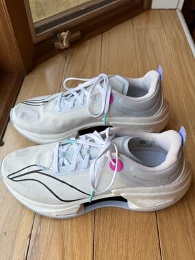 Li-Ning Shadow 3 Essential Sneakers with Pink and Teal Accents
